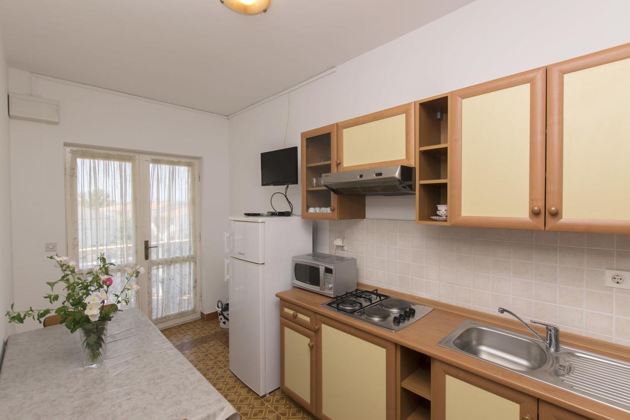 Apartments Sanja Povljana Exterior photo
